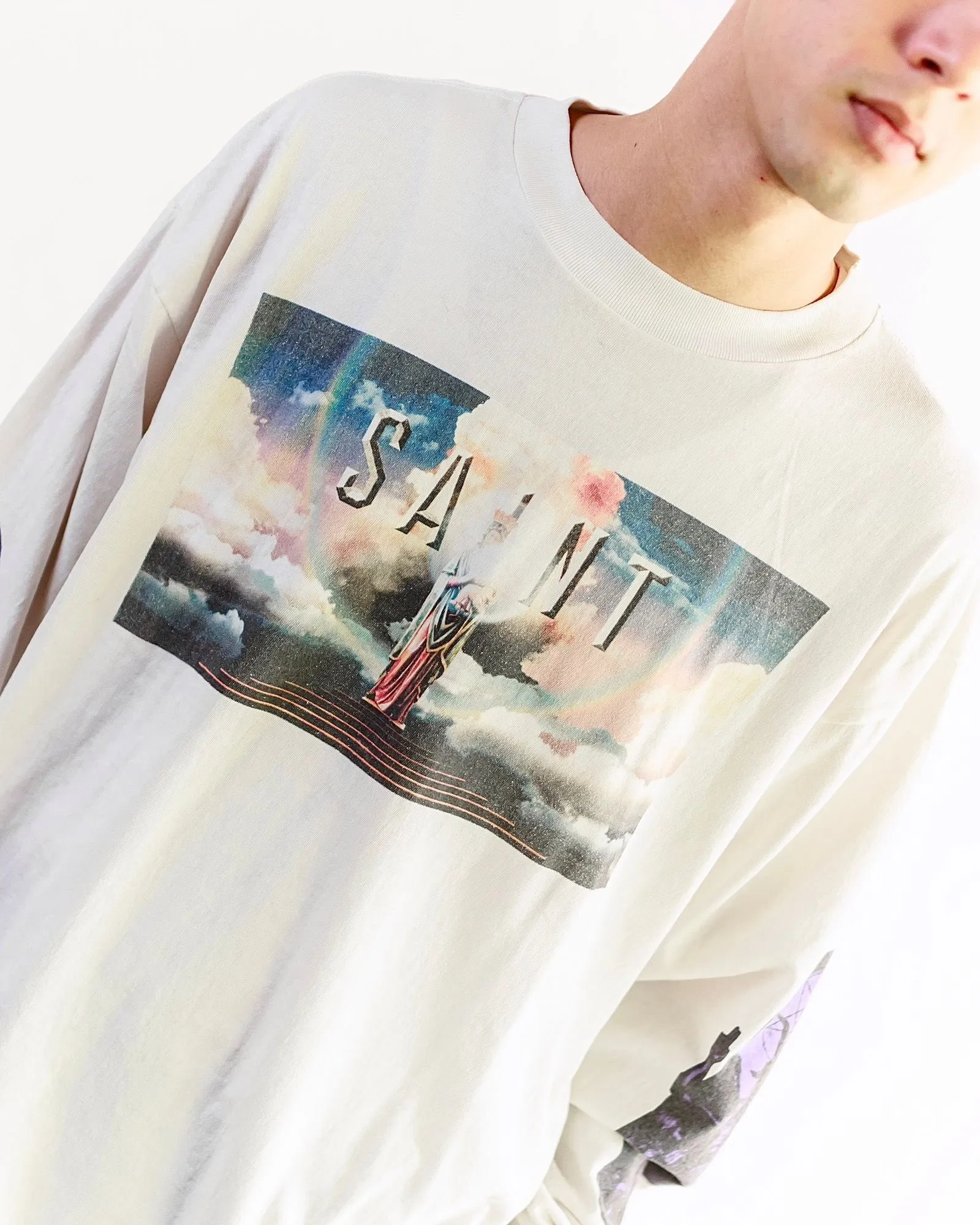 SAINT Mxxxxxx SAINT PICTURES L/S TEE/WHITE Columbia Pictures SAINT Goddess Long Sleeve Off-White S-XL Pays tribute to the Columbia Pictures Title Goddess. Full of fun. Ready-made clothes are washed. The texture is soaring. Authentic level printing is restored. Look for cylindrical seamless fabrics. It is almost meaningless if it is not a cylindrical fabric.
